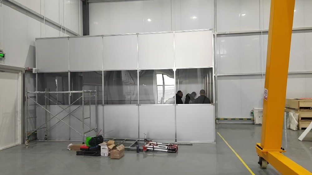 如何確保鋁塑板百級潔凈棚的氣流均勻性，避免局部污染？